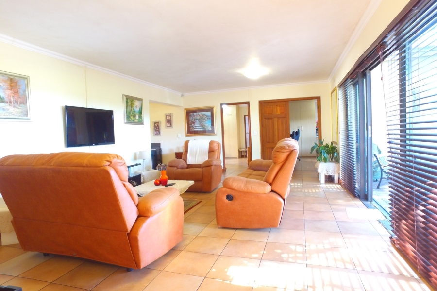 3 Bedroom Property for Sale in Eikenbosch Western Cape